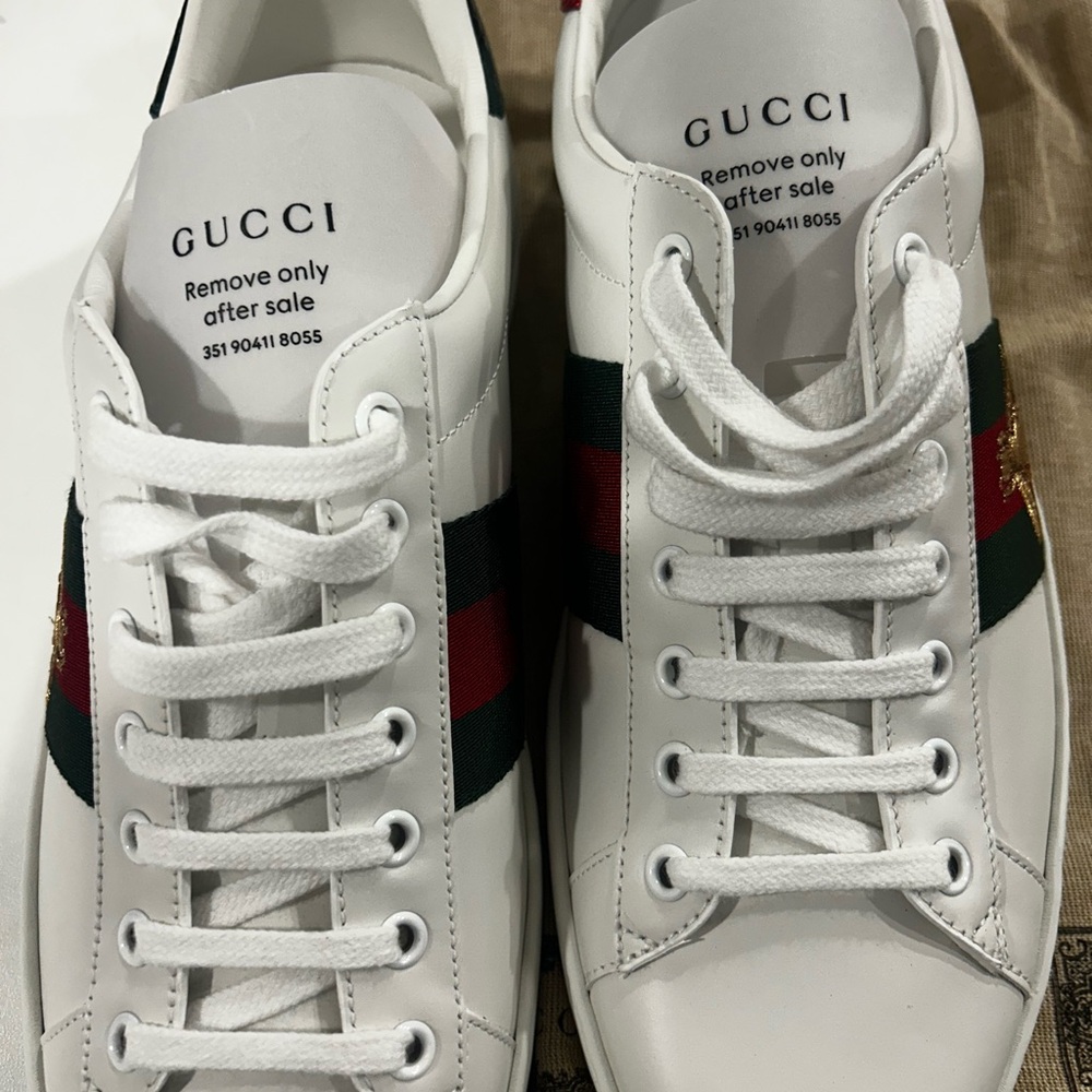 Gucci Men's White Sneakers with Red and Green Accents - Picture 3 of 4